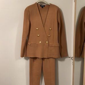 Express knit pant suit